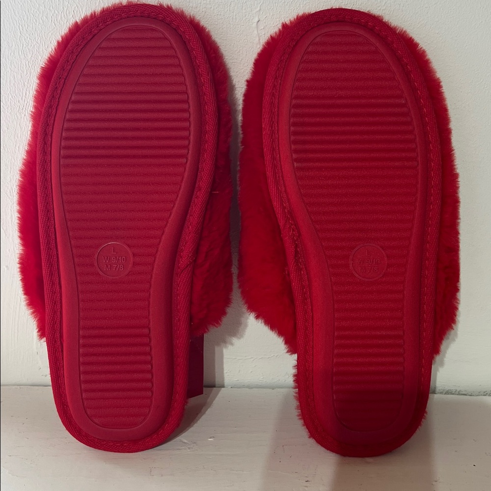 New Red and White Fuzzy Slippers women size 9/10 - Picture 3 of 3